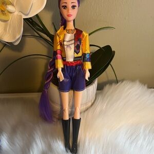 singing doll / Kpop demon hunters